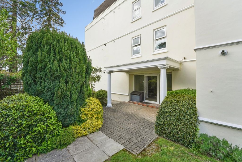 Property photo 2 of 8 Front