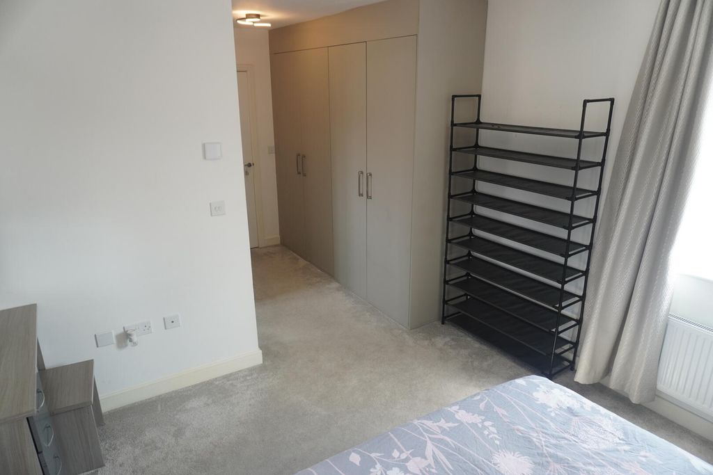 Property photo 1 of 32 Bedroom