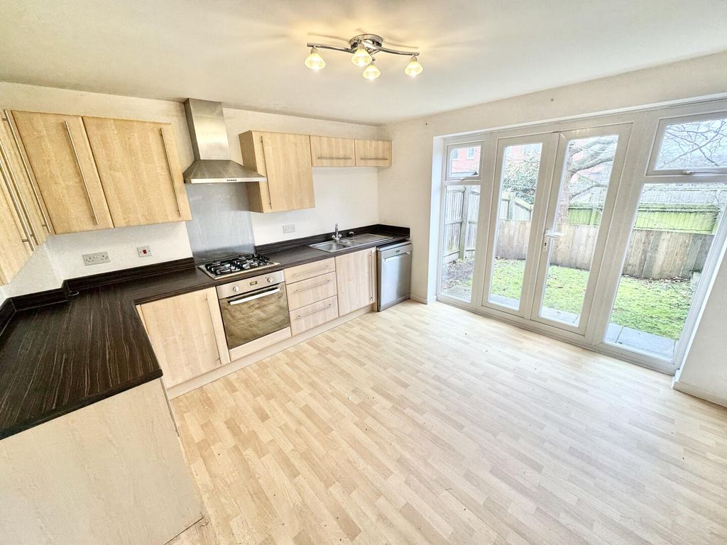 Property photo 3 of 15 Dining Kitchen