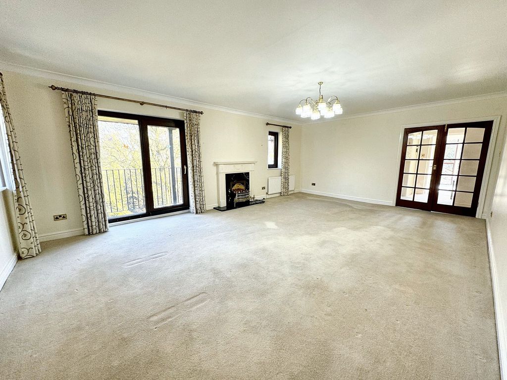 Property photo 2 of 24