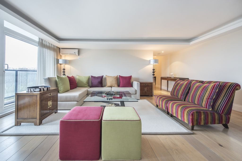 Property photo 2 of 19 Reception