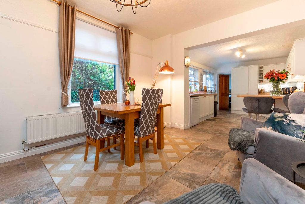 Property photo 2 of 42