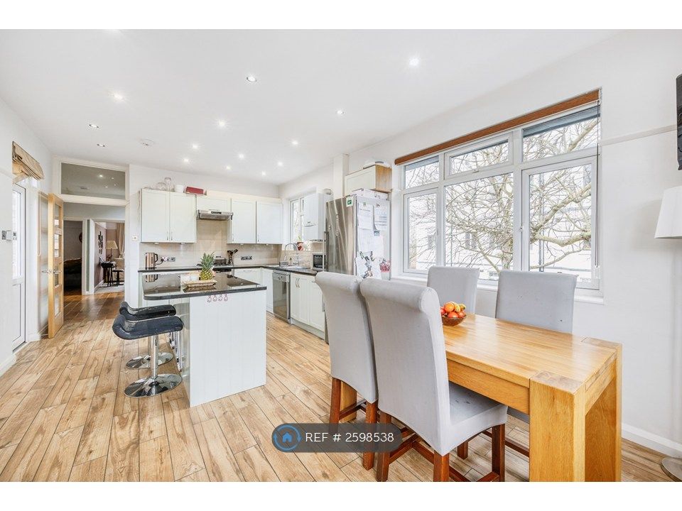 Property photo 1 of 14 Kitchen (Picture 1)