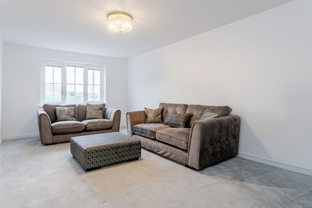 Property photo 2 of 33