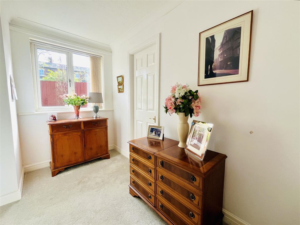 Property photo 3 of 21 Hall