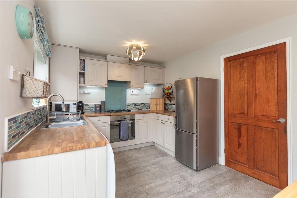 Property photo 3 of 16