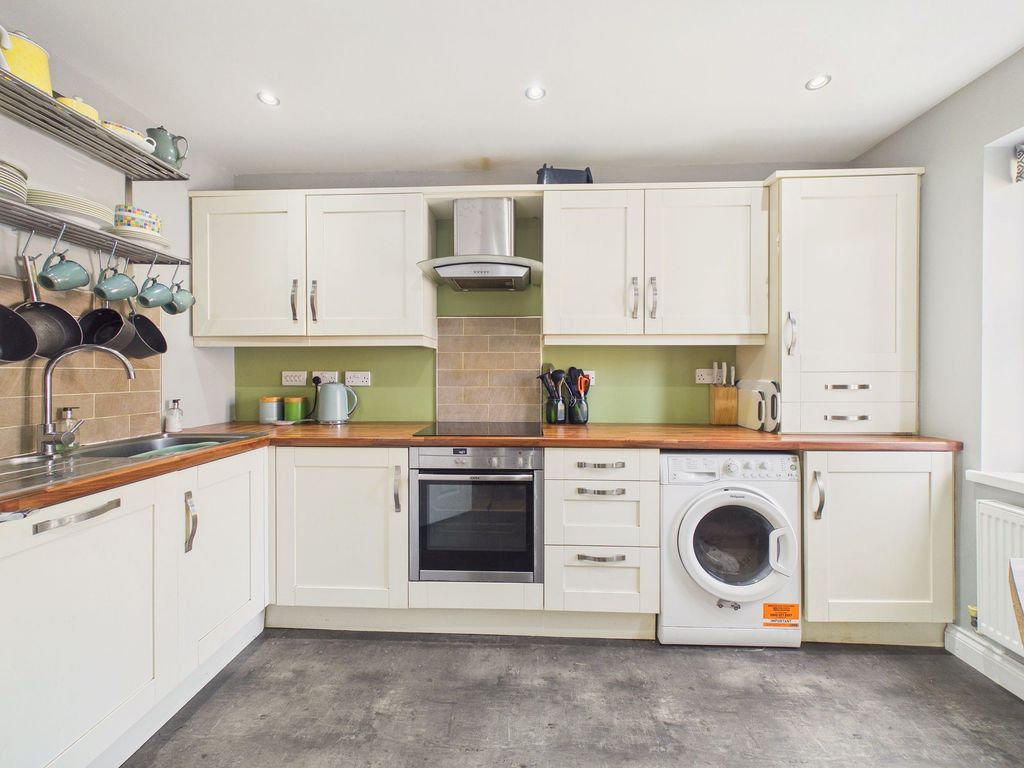 Property photo 3 of 14 Kitchen