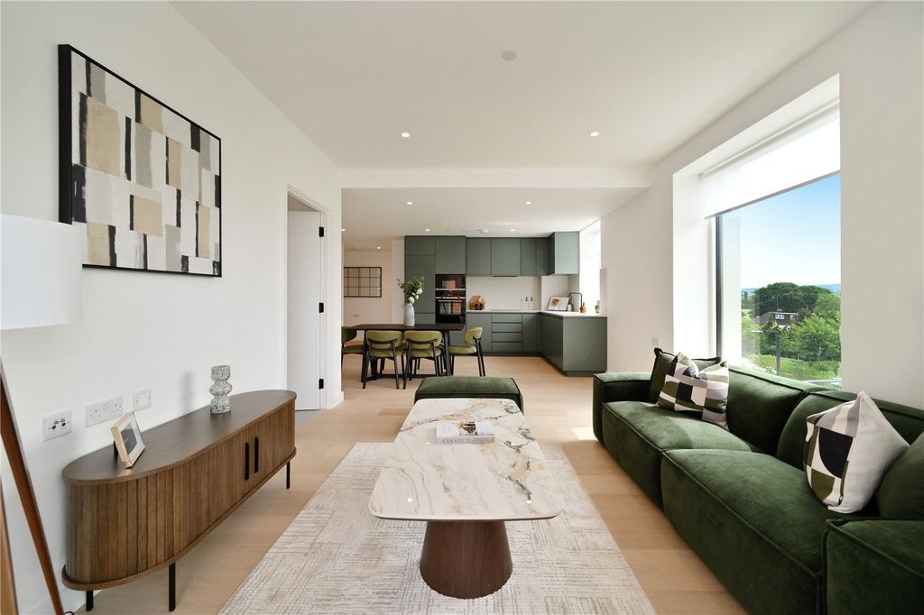 Property photo 1 of 18 Living Space