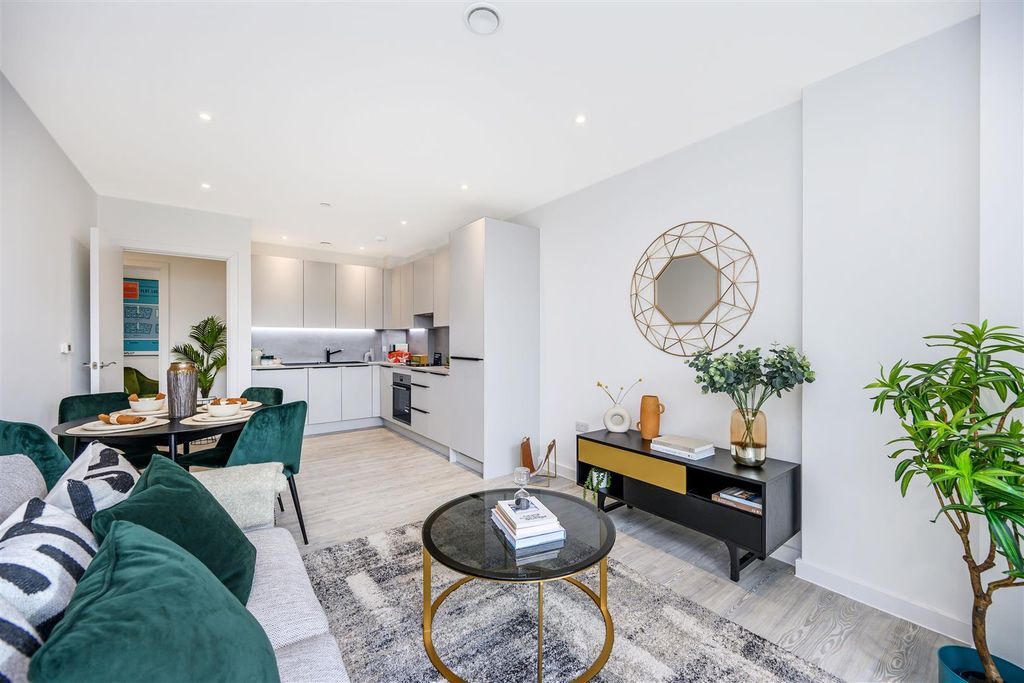 Property photo 2 of 11 50-52 London Road Showflat-21.Jpg