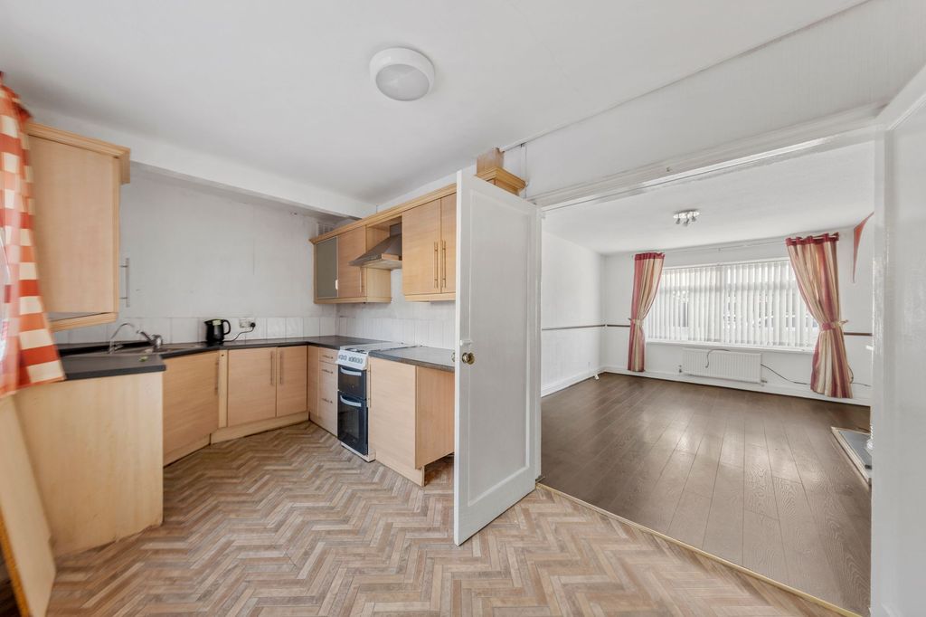 Property photo 3 of 21