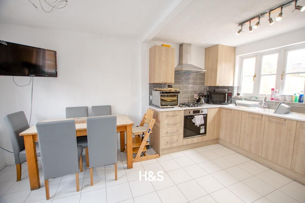 Property photo 2 of 13 38 Anchor Lane - Kitchen..Jpg