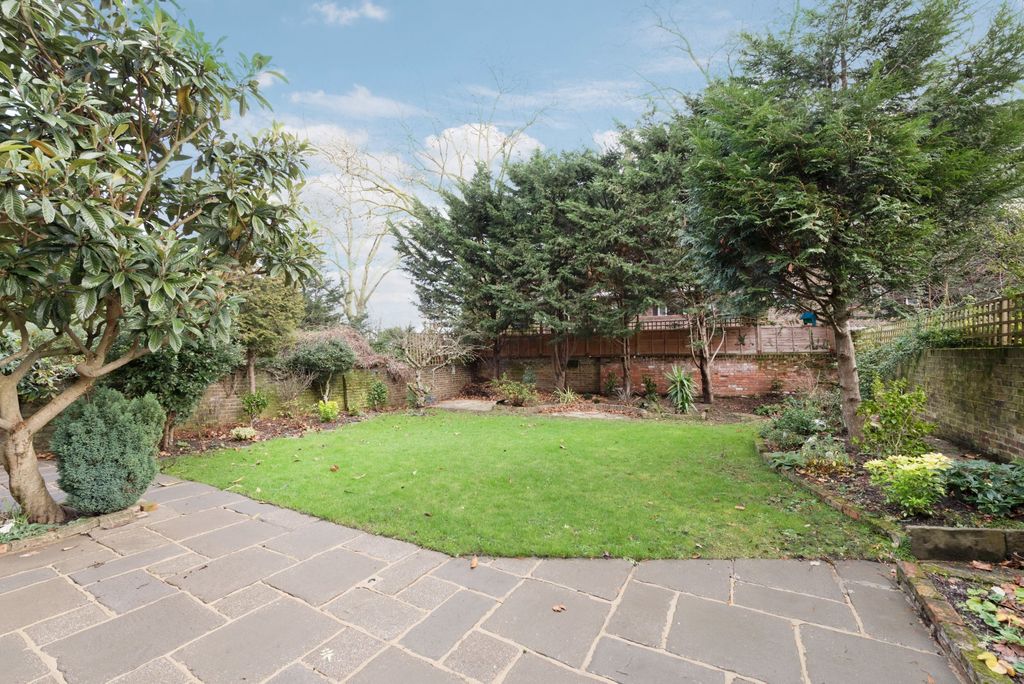 Property photo 2 of 16 Photo 02