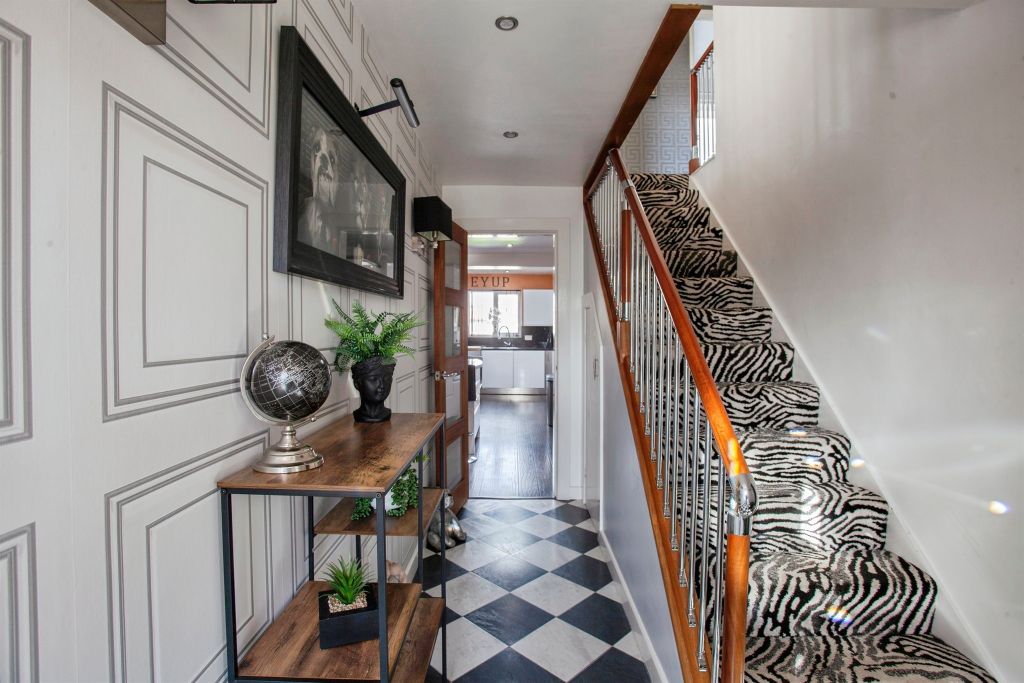 Property photo 2 of 17