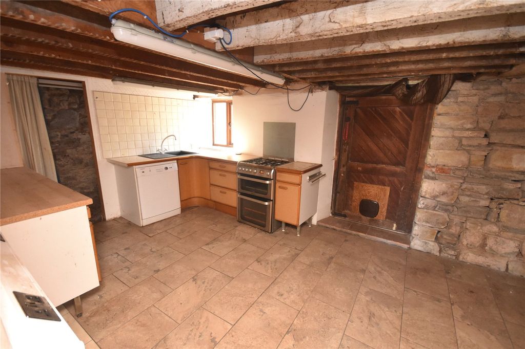 Property photo 3 of 12 Kitchen