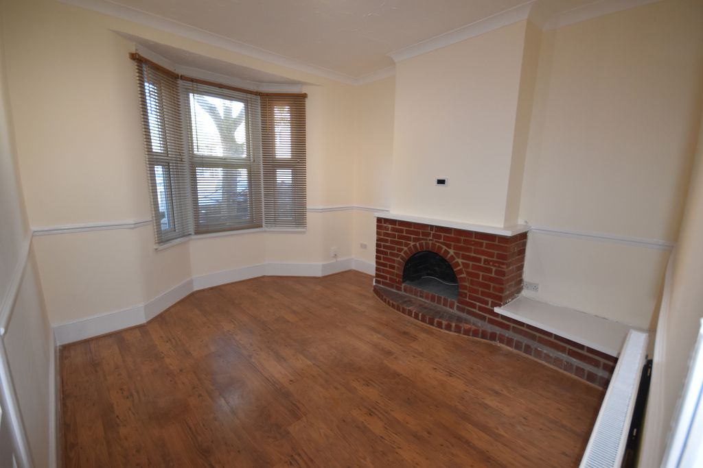 Property photo 1 of 6 Two Bed Ground Floor Flat With Its Own Garden.