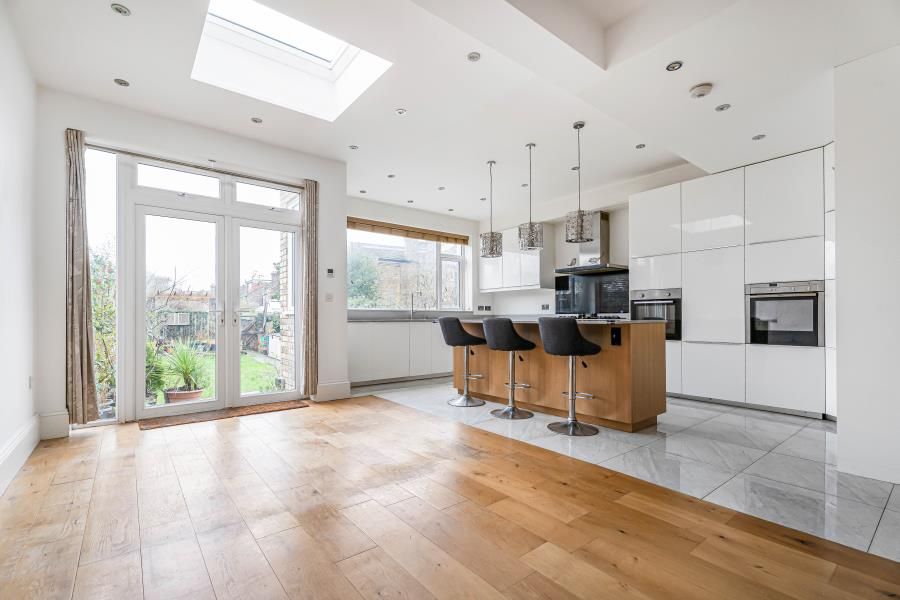 Property photo 2 of 25