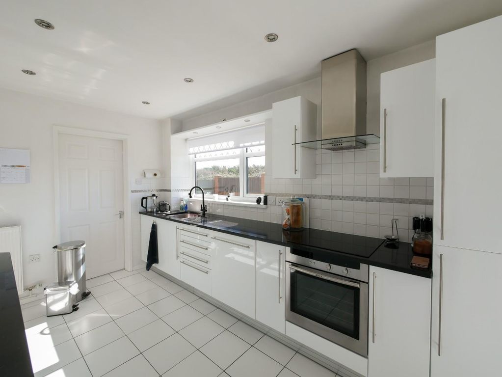 Property photo 2 of 21 Kitchen