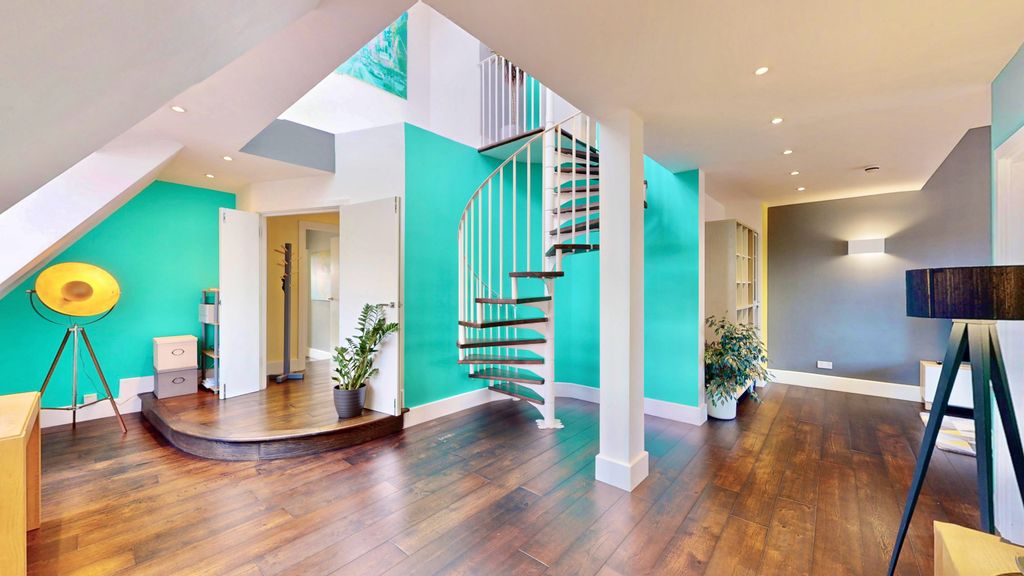 Property photo 1 of 21