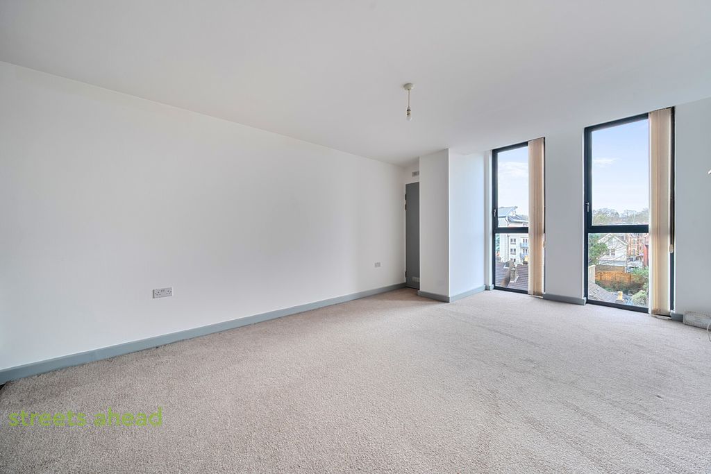 Property photo 2 of 14 Ddfd1A7c-2457-430...