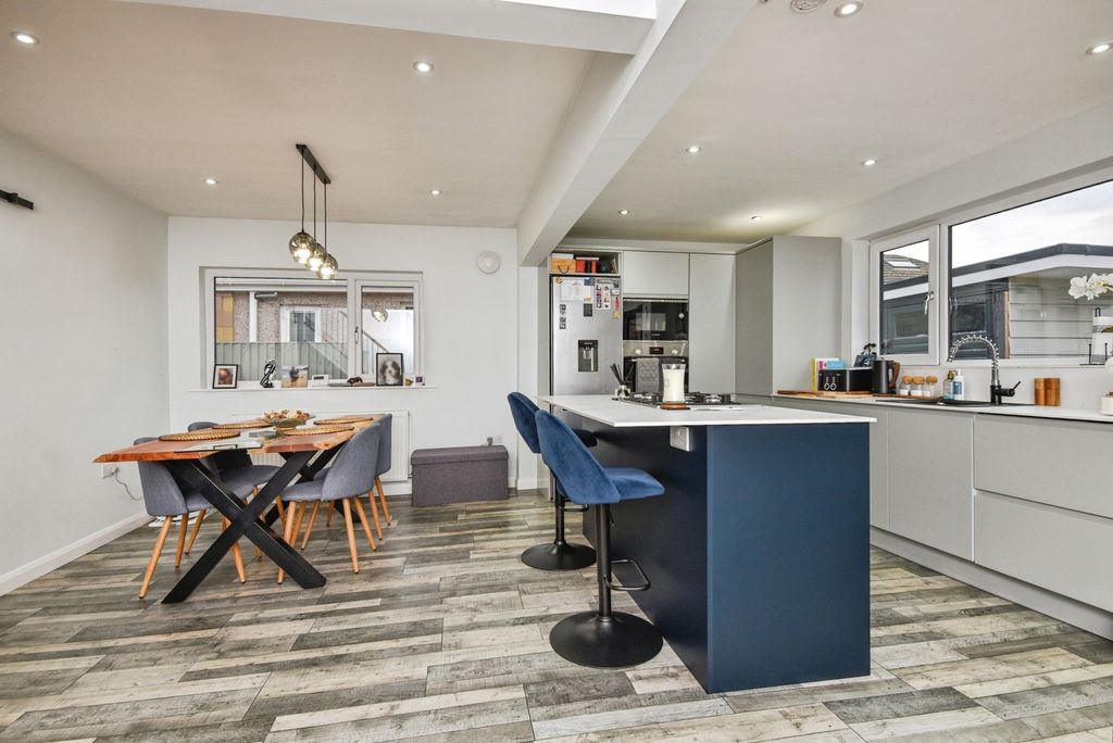 Property photo 3 of 19 Pbox-Img.Jpg