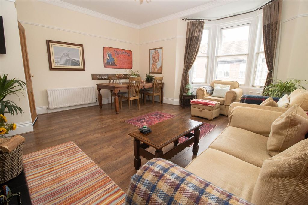 Property photo 2 of 12 Lounge