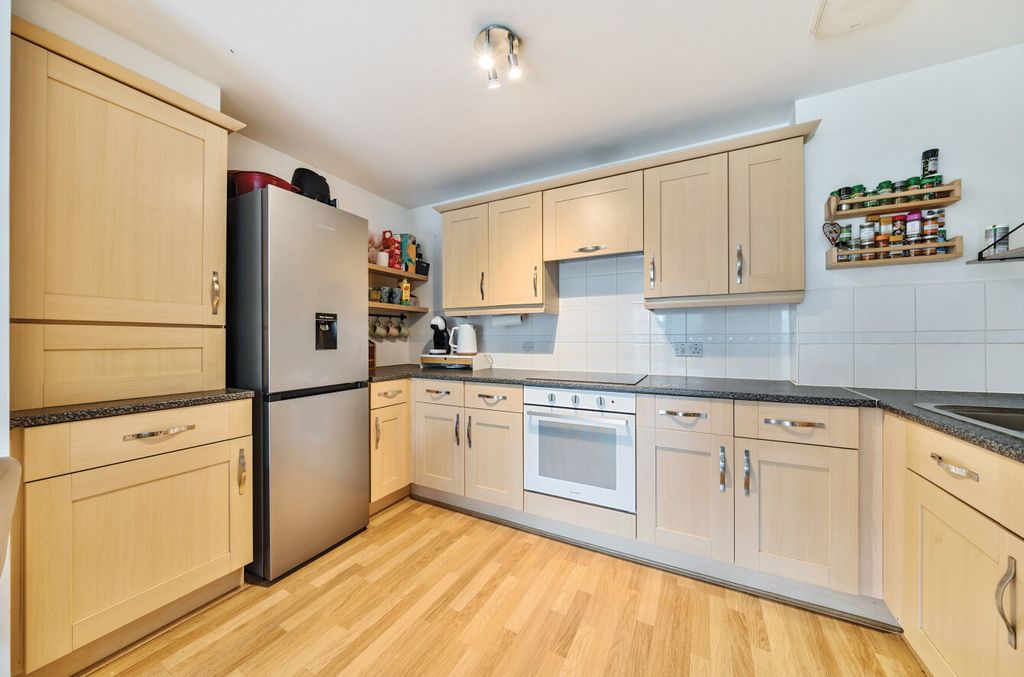 Property photo 3 of 19 1303333-10-683Eb4...
