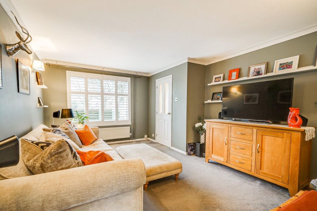 Property photo 3 of 28