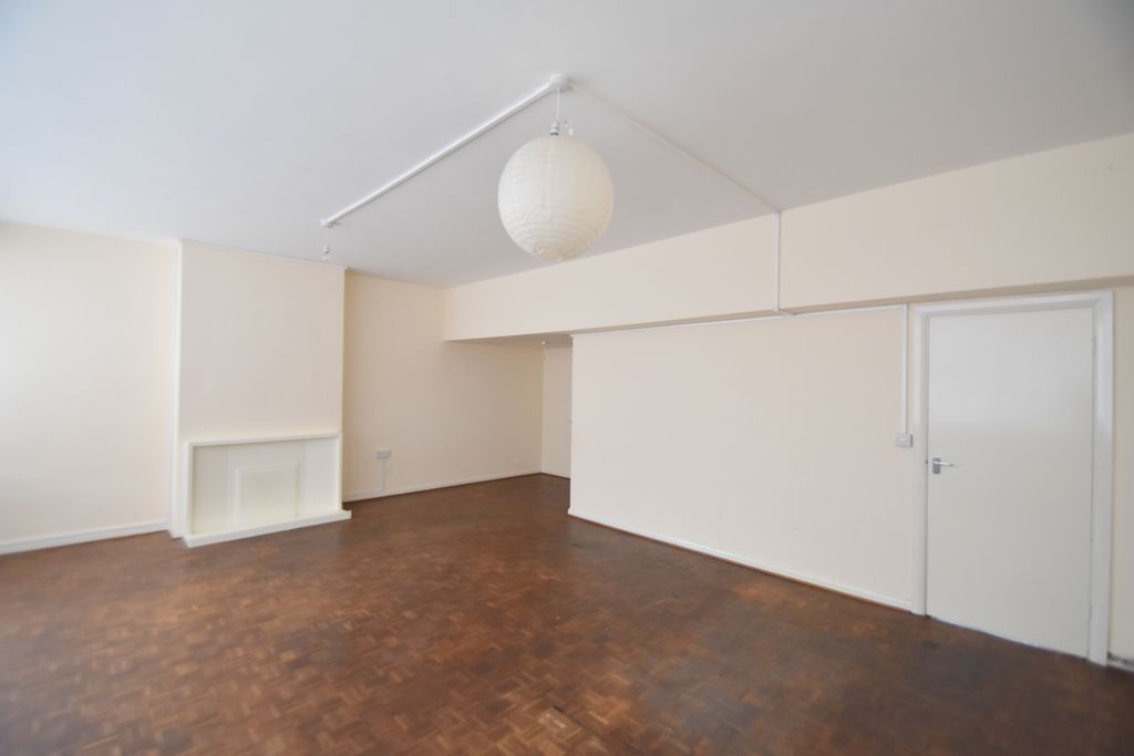 Property photo 3 of 7 Photo 02