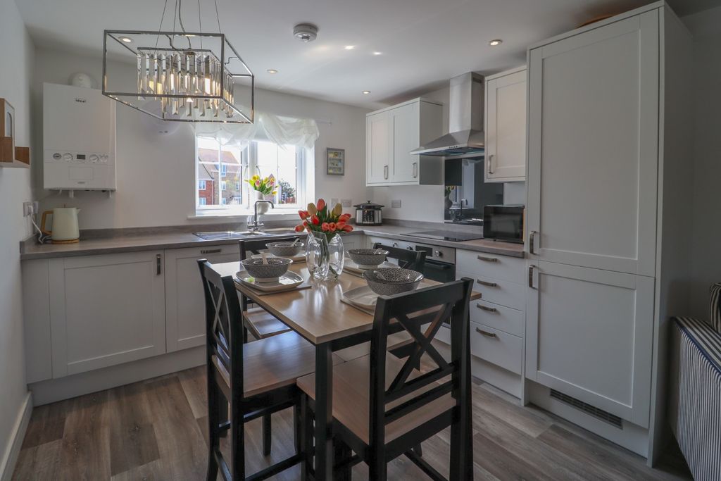 Property photo 2 of 27 4172323