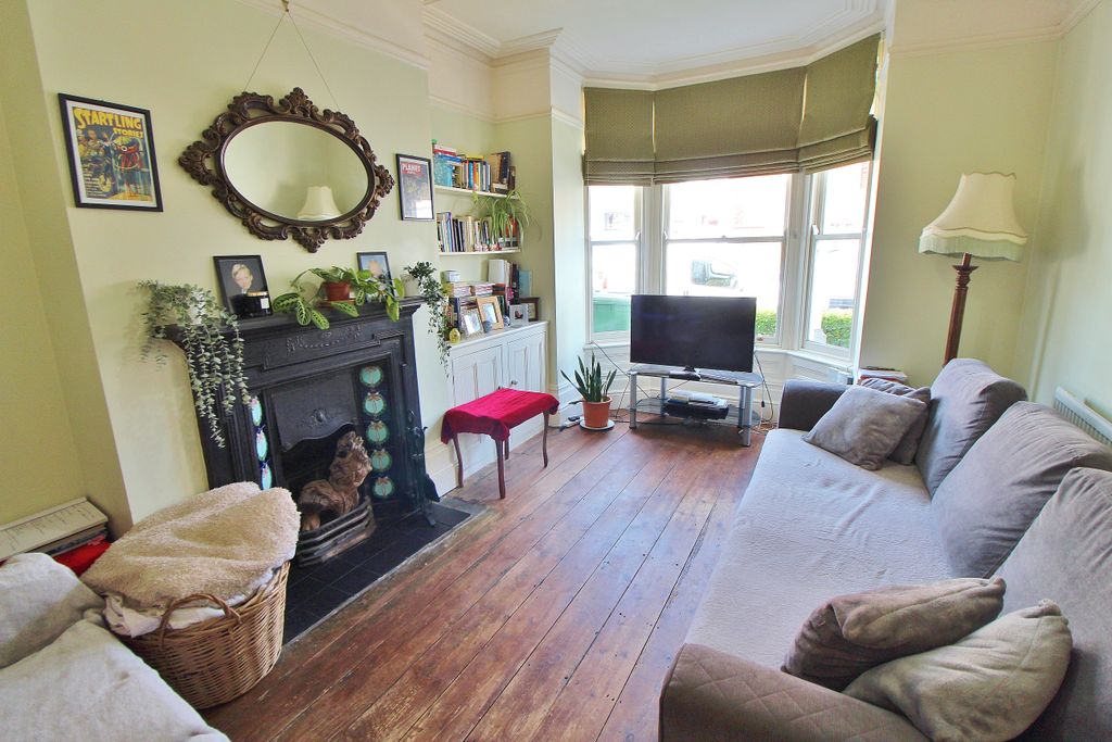 Property photo 2 of 27