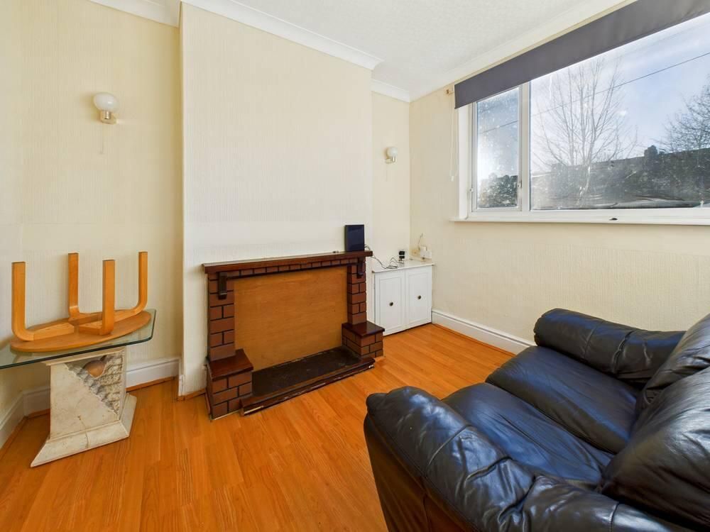 Property photo 3 of 11 Living Room