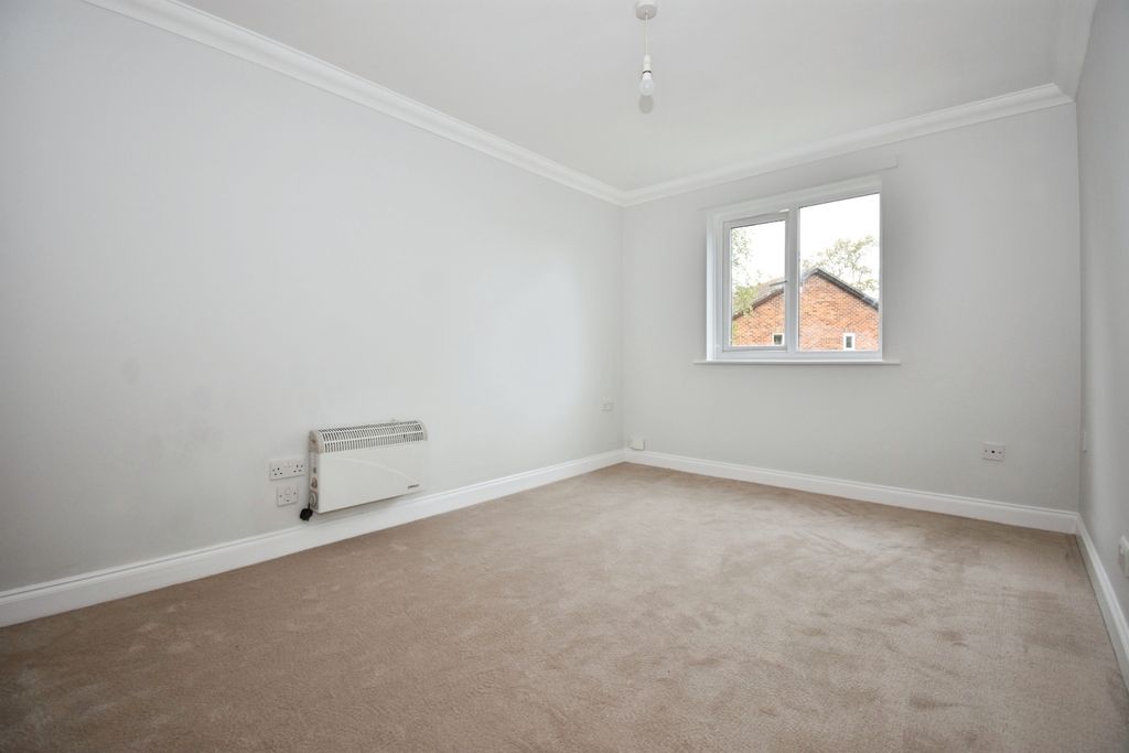 Property photo 2 of 5 Living Room