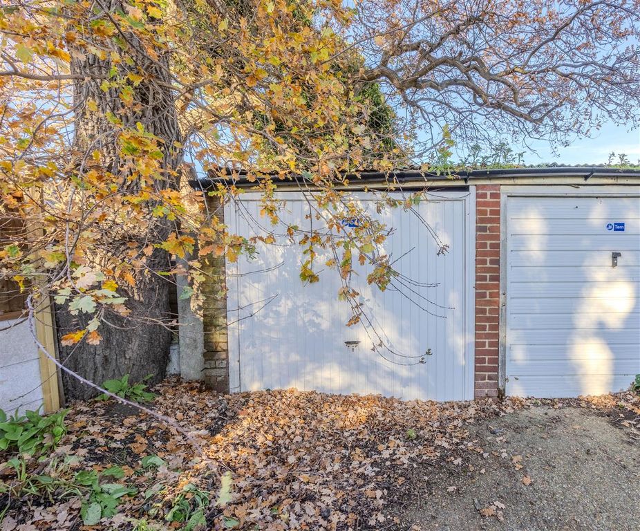 Property photo 1 of 2