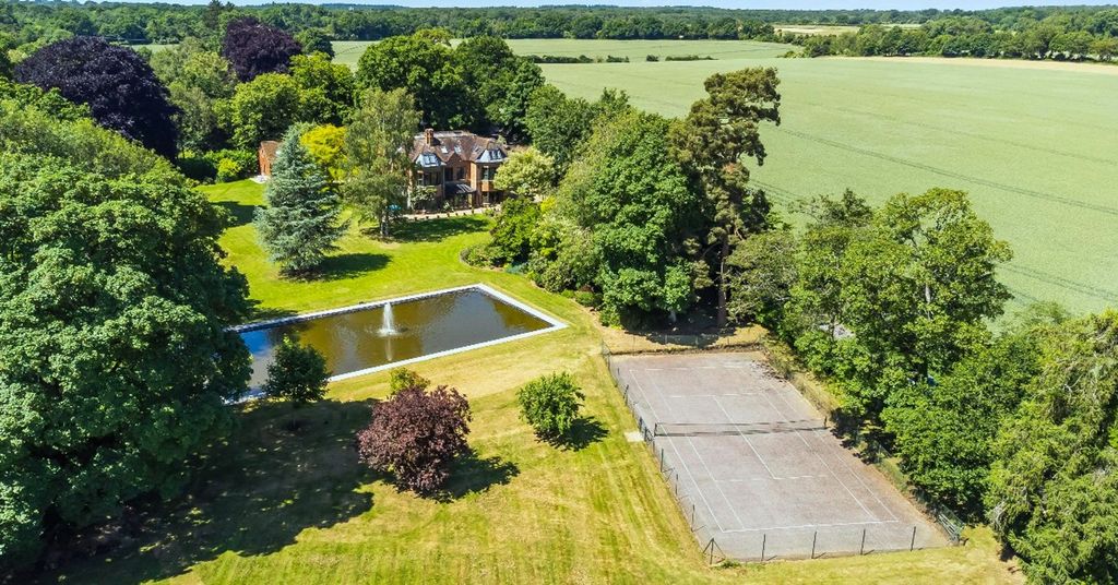 Property photo 1 of 27 Tennis Court And Ornamental Pond