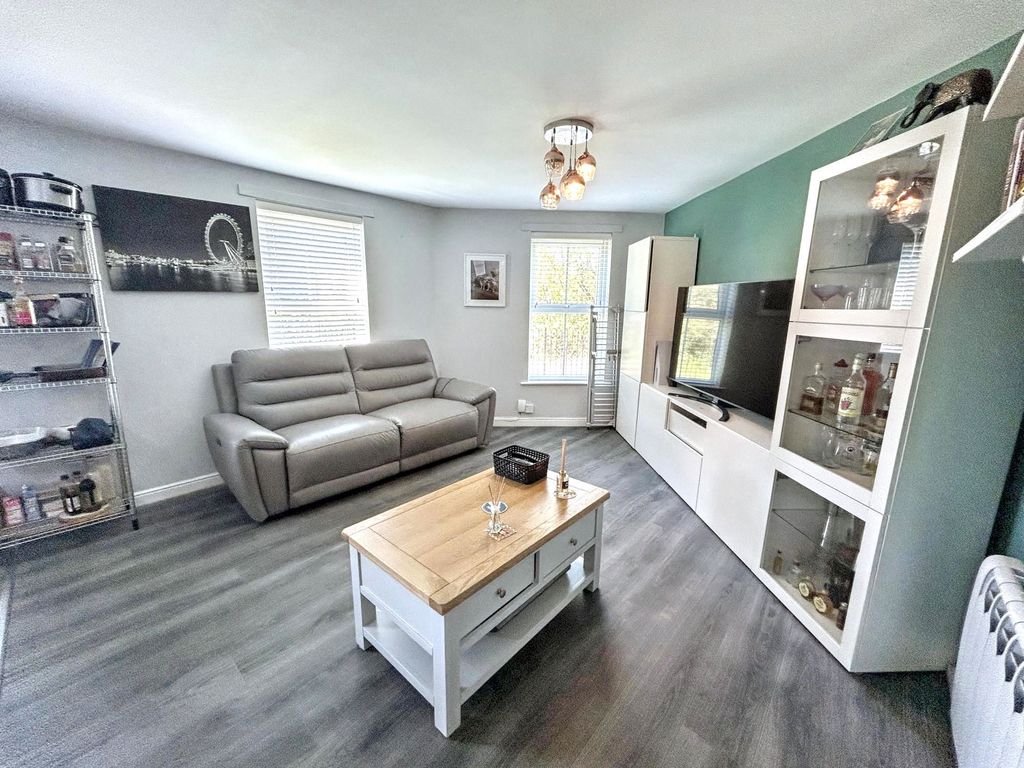 Property photo 2 of 8