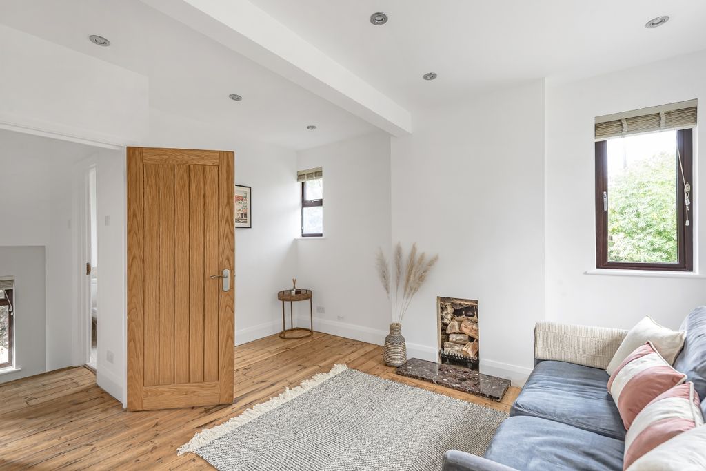 Property photo 3 of 11 621040 (13)