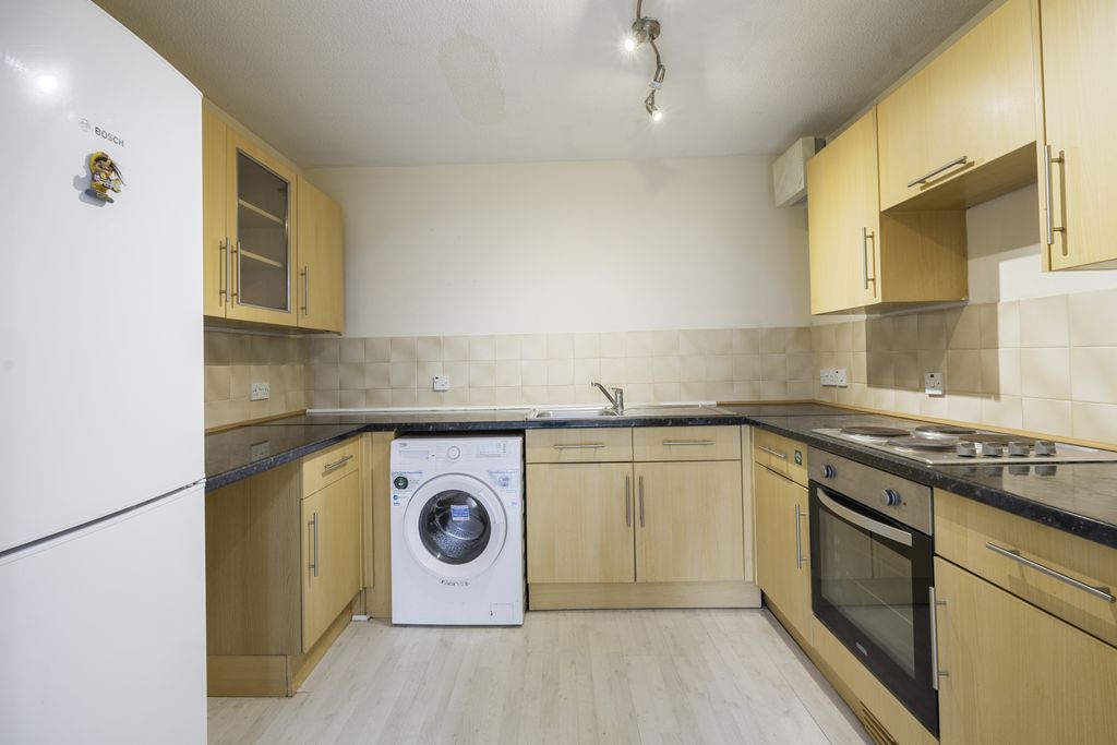 Property photo 3 of 7 Kitchen