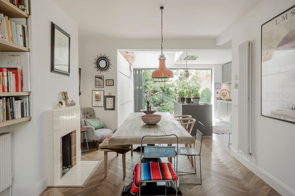 Property photo 1 of 20 Dining Room