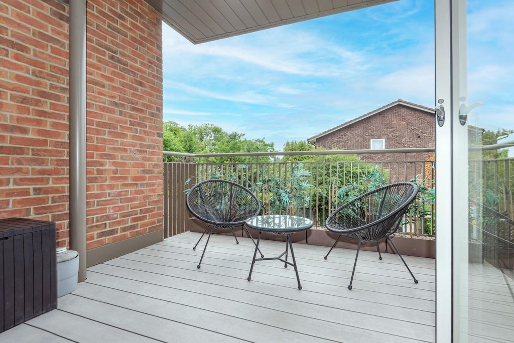 Property photo 2 of 22