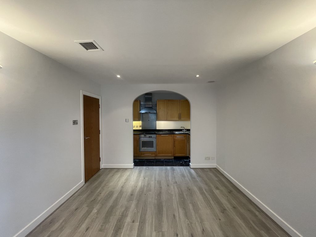 Property photo 1 of 9 2 Bed Flat For Rent