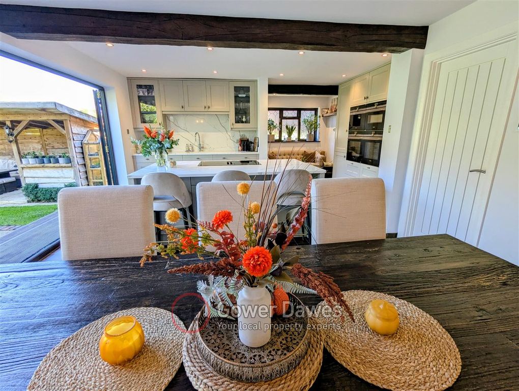 Property photo 3 of 33