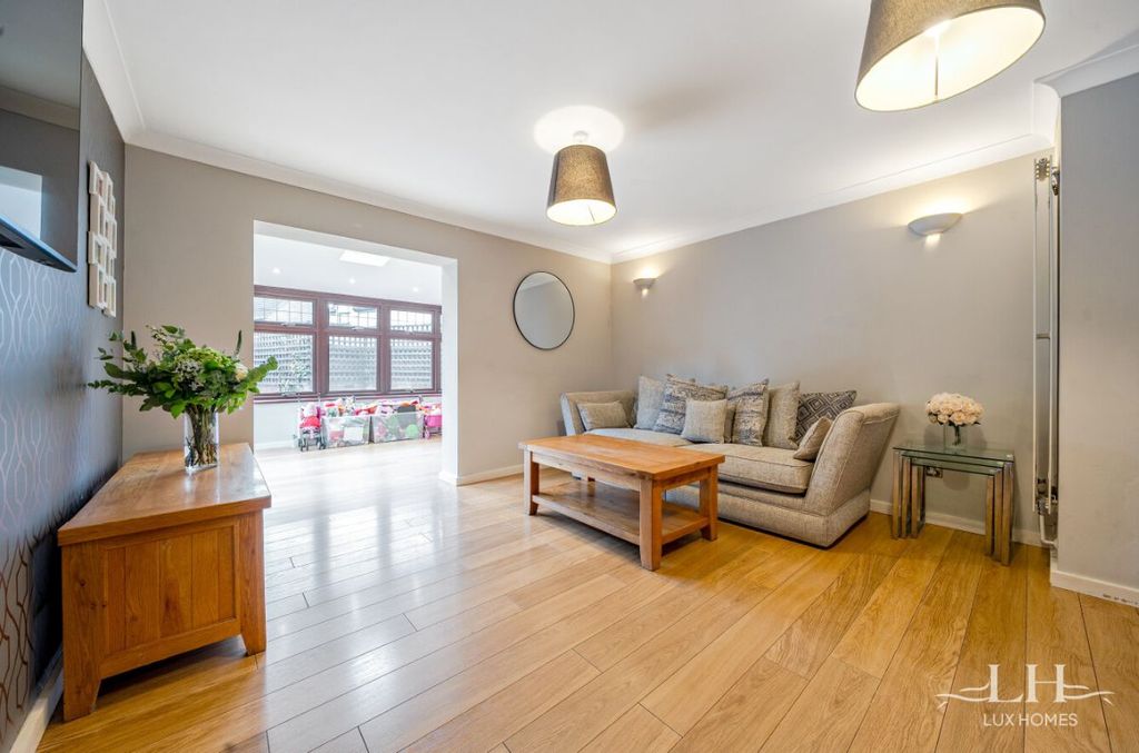 Property photo 2 of 23