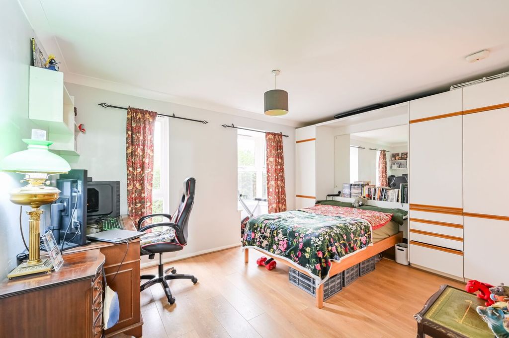 Property photo 2 of 8