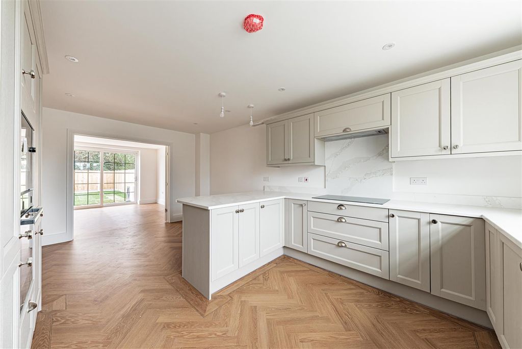 Property photo 2 of 12 L J Imaging-5.Jpg