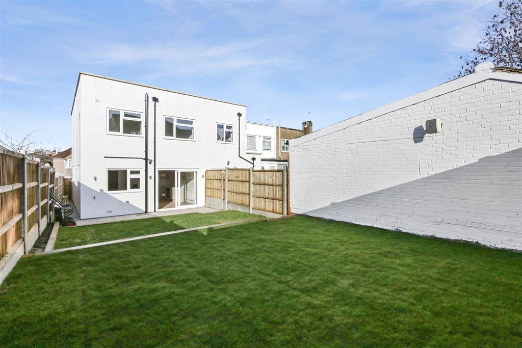 Property photo 2 of 20 Rt_Wt_Bxh_T_Job172_110A Howard Avenue_24_140120262