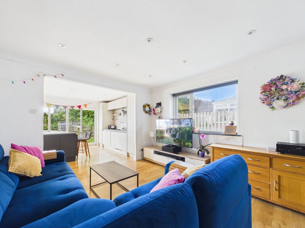 Property photo 2 of 33