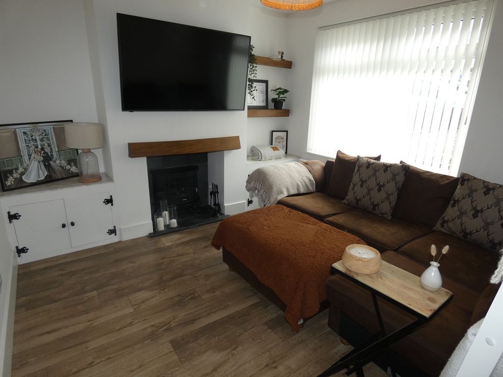 Property photo 2 of 15 Front Lounge