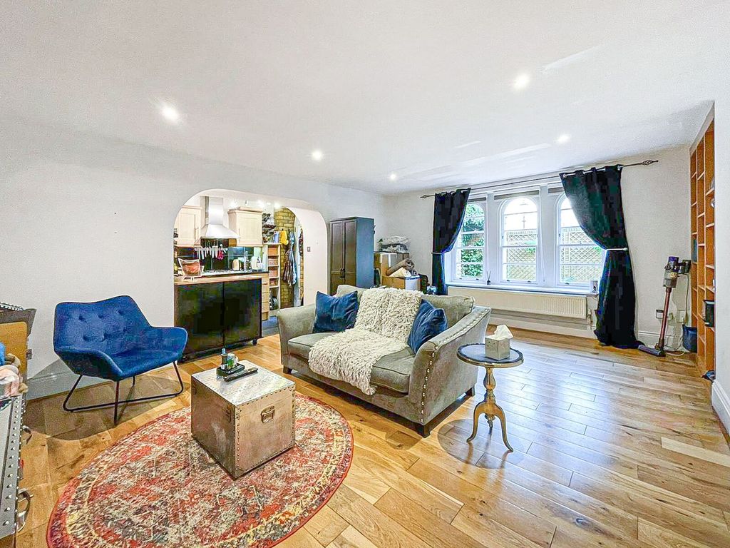 Property photo 2 of 9