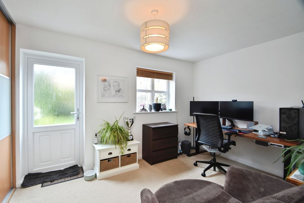 Property photo 2 of 28 Pbox-Img.Jpg