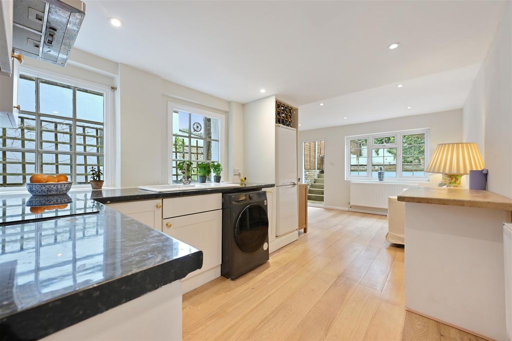 Property photo 1 of 9 Ceylon Road